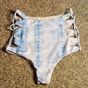 Acacia Queens Bottom